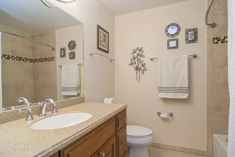 547 Greystone Ln #D2, Wheeling, IL 60090 photo 12