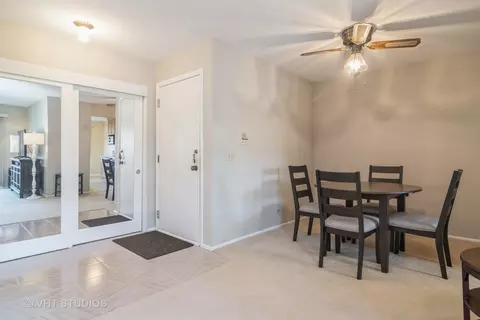 547 Greystone Ln #D2, Wheeling, IL 60090 photo 2