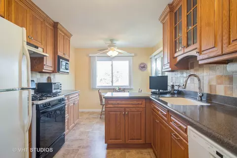 547 Greystone Ln #D2, Wheeling, IL 60090 photo 6