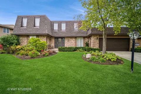 4336 Lindenwood Ln, Northbrook, IL 60062