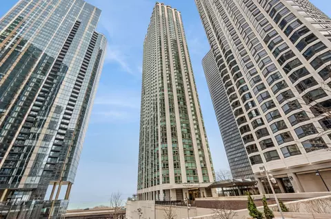 195 N Harbor Dr #3809, Chicago, IL 60601
