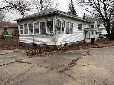 402 Douglas St, Bloomington, IL 61701 photo 5