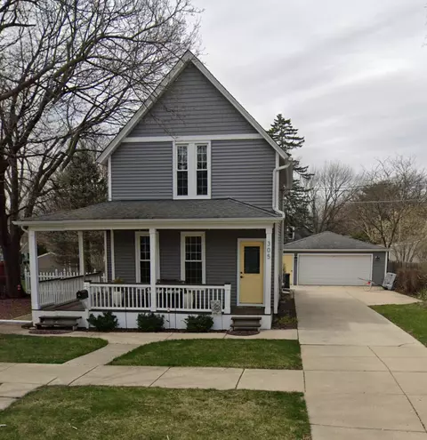 305 E 2nd St, East Dundee, IL 60118
