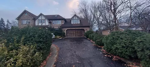 1726 E Geneva Rd, Wheaton, IL 60187