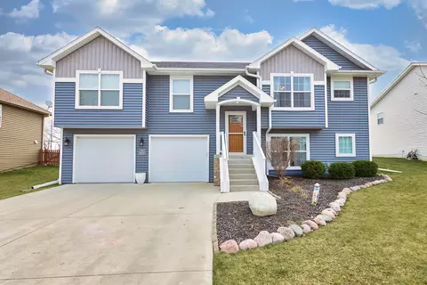 837 Cumberland Trl, Lake Geneva, WI 53147