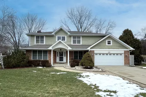 660 W Longview Ln, Palatine, IL 60067