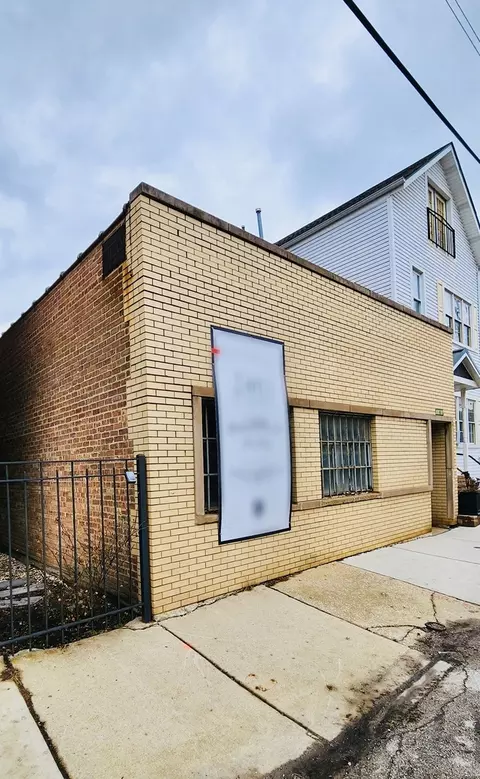 2461 N Clybourn Ave, Chicago, IL 60614