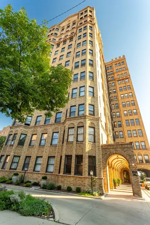 7321 S South Shore Dr #1D, Chicago, IL 60649