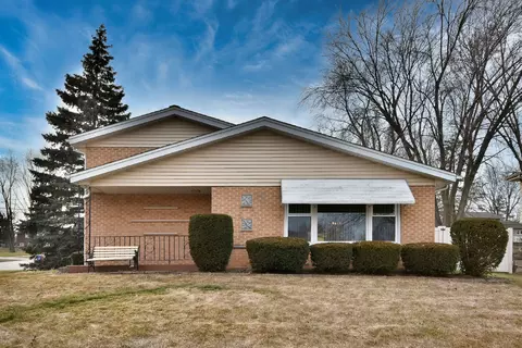 86 Concord Ave, South Elgin, IL 60177