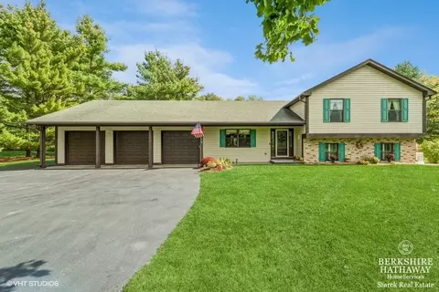 312 S Shannon Dr, Woodstock, IL 60098