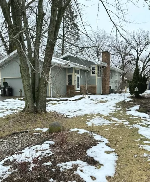 361 Elmwood Ave, Crystal Lake, IL 60014