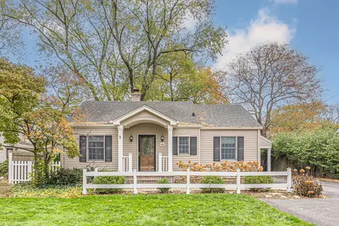 1421 S 5th St, Saint Charles, IL 60174