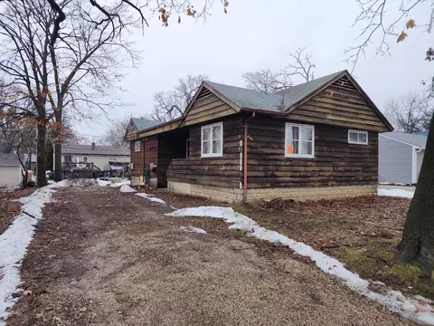 426 Midway Dr, Mundelein, IL 60060