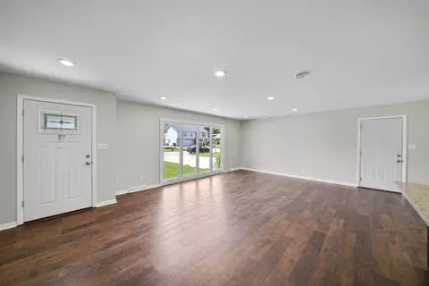 3902 Anne St, Mchenry, IL 60050 photo 9