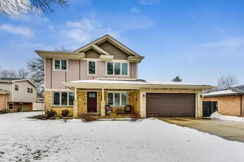 916 S Owen St, Mount Prospect, IL 60056