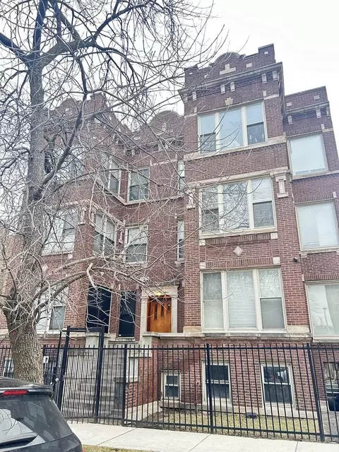 5711 S Calumet Ave #2S, Chicago, IL 60637