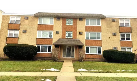 1211 Brown St #2B, Des Plaines, IL 60016