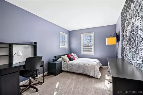 Bedroom - 1250 John Dr, Hoffman Estates, IL 60169 photo 4 of 4