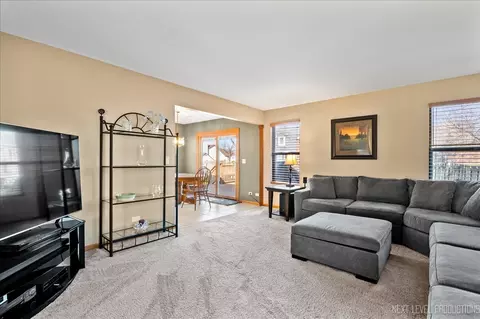 Living - 1250 John Dr, Hoffman Estates, IL 60169 photo 3 of 5
