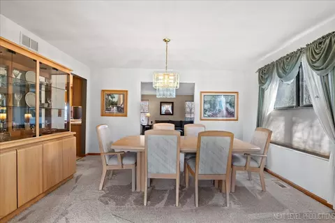 Dining - 1250 John Dr, Hoffman Estates, IL 60169 photo 1 of 2