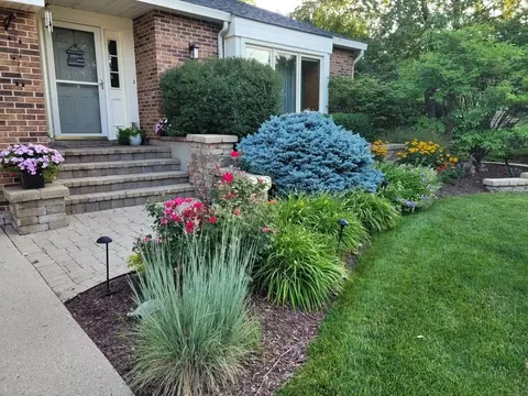 Exterior - 1250 John Dr, Hoffman Estates, IL 60169 photo 4 of 9