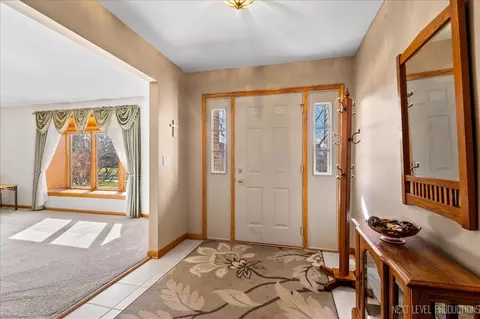 Entry Way - 1250 John Dr, Hoffman Estates, IL 60169 photo 1 of 3