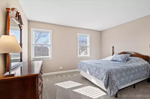 Bedroom - 1250 John Dr, Hoffman Estates, IL 60169 photo 2 of 4