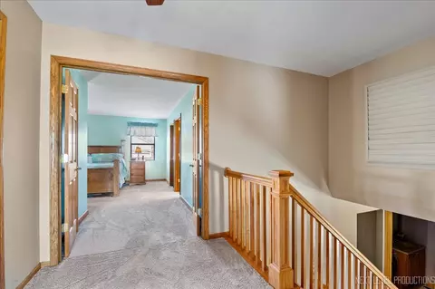 Entry Way - 1250 John Dr, Hoffman Estates, IL 60169 photo 3 of 3