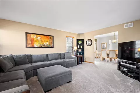 Living - 1250 John Dr, Hoffman Estates, IL 60169 photo 2 of 5