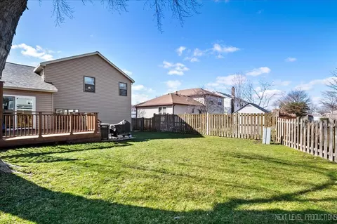 Exterior - 1250 John Dr, Hoffman Estates, IL 60169 photo 9 of 9