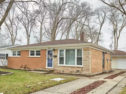 522 W Division St, Mundelein, IL 60060