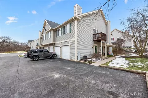 258 Windsor Ct #D, South Elgin, IL 60177