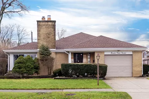 9430 Kilbourn Ave, Skokie, IL 60076