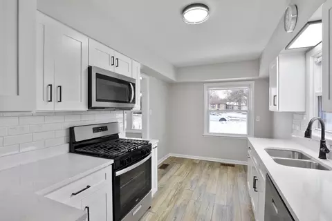 821 Orange St, Elgin, IL 60123 photo 3