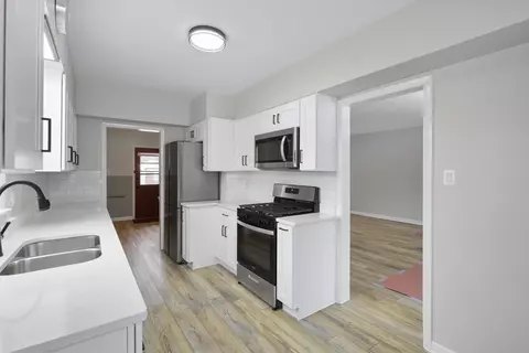 821 Orange St, Elgin, IL 60123 photo 4