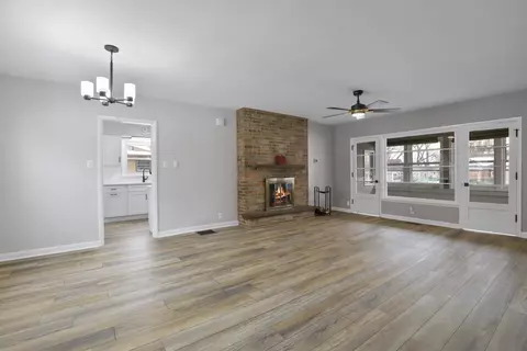 821 Orange St, Elgin, IL 60123 photo 14