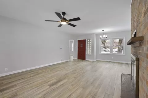 821 Orange St, Elgin, IL 60123 photo 13