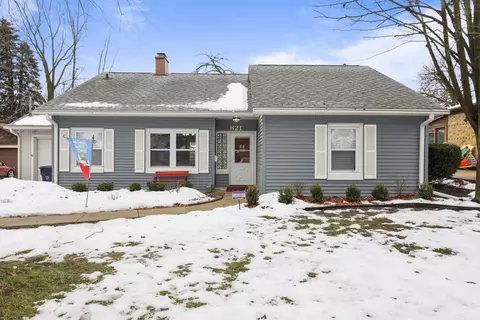 821 Orange St, Elgin, IL 60123