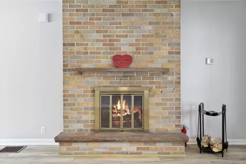 821 Orange St, Elgin, IL 60123 photo 10