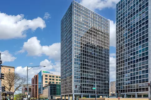 340 W Diversey Pkwy #1318, Chicago, IL 60657