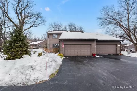 104 Shoreline Ct, Saint Charles, IL 60174