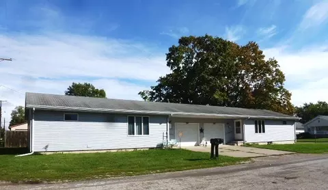 100 N Harrison St, Clinton, IL 61727