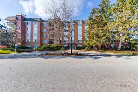 205 Rivershire Ln #411, Lincolnshire, IL 60069