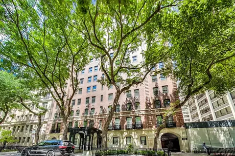 210 E Pearson St #2A, Chicago, IL 60611