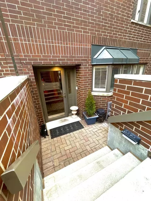 150 W Eugenie St #28, Chicago, IL 60614