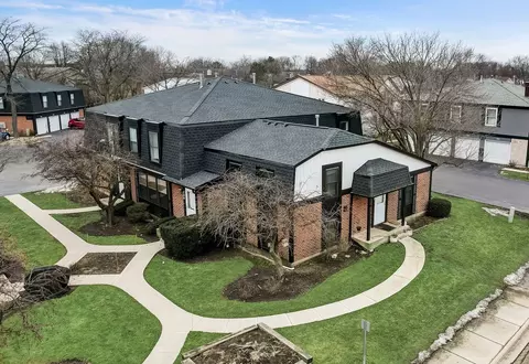 702 Inverrary Ln, Deerfield, IL 60015