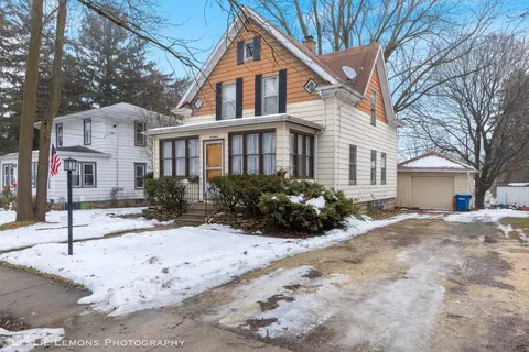 620 N 9th St, Dekalb, IL 60115