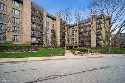 1831 Mission Hills Rd #112, Northbrook, IL 60062
