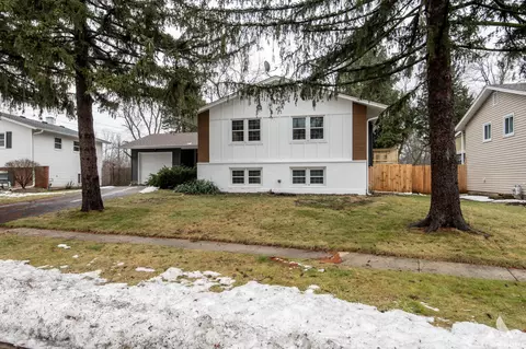 3211 Patton Dr, Woodridge, IL 60517