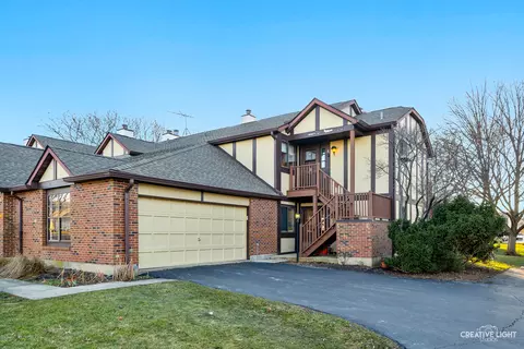 382 Sandhurst Cir #8, Glen Ellyn, IL 60137